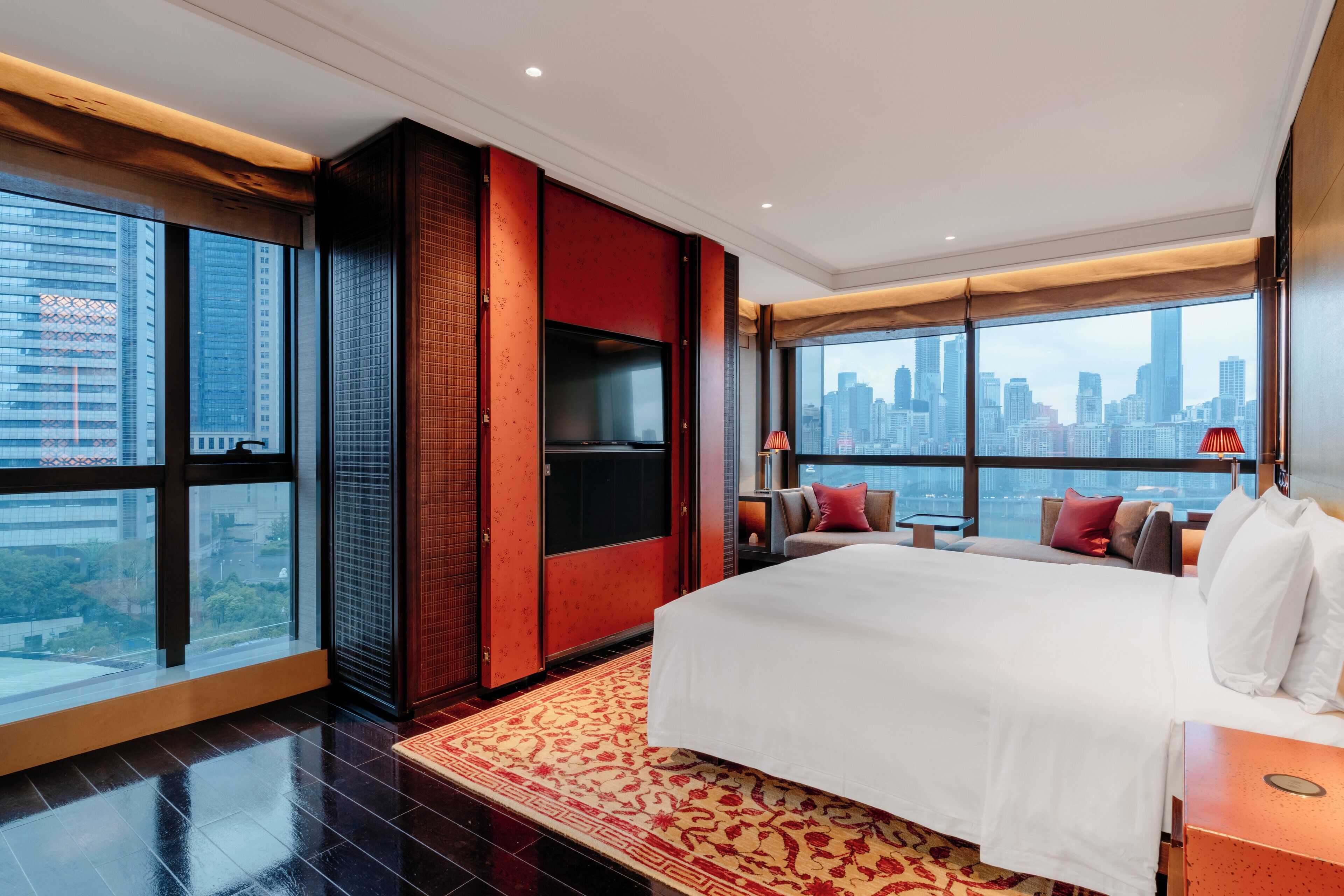 1 bedroom, premium bedding, down duvets, minibar