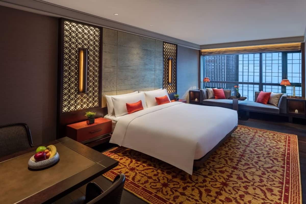 1 bedroom, premium bedding, down duvets, minibar