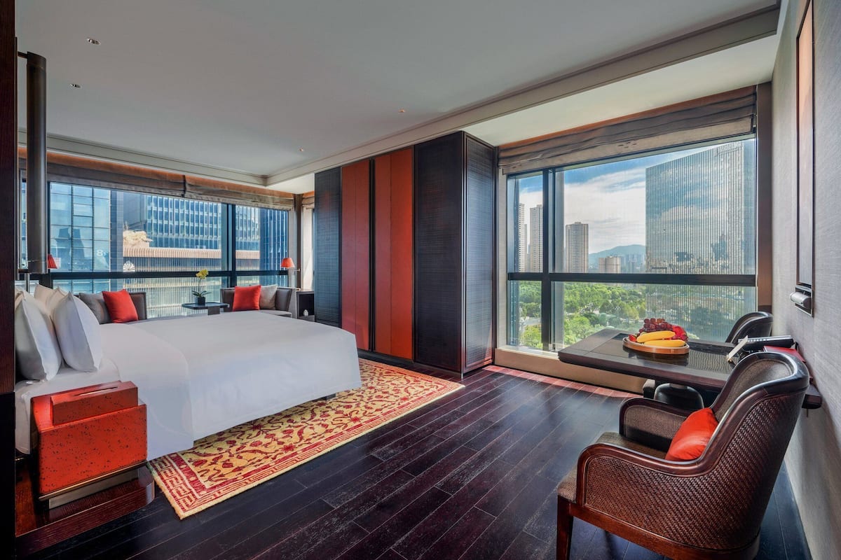 1 bedroom, premium bedding, down duvets, minibar