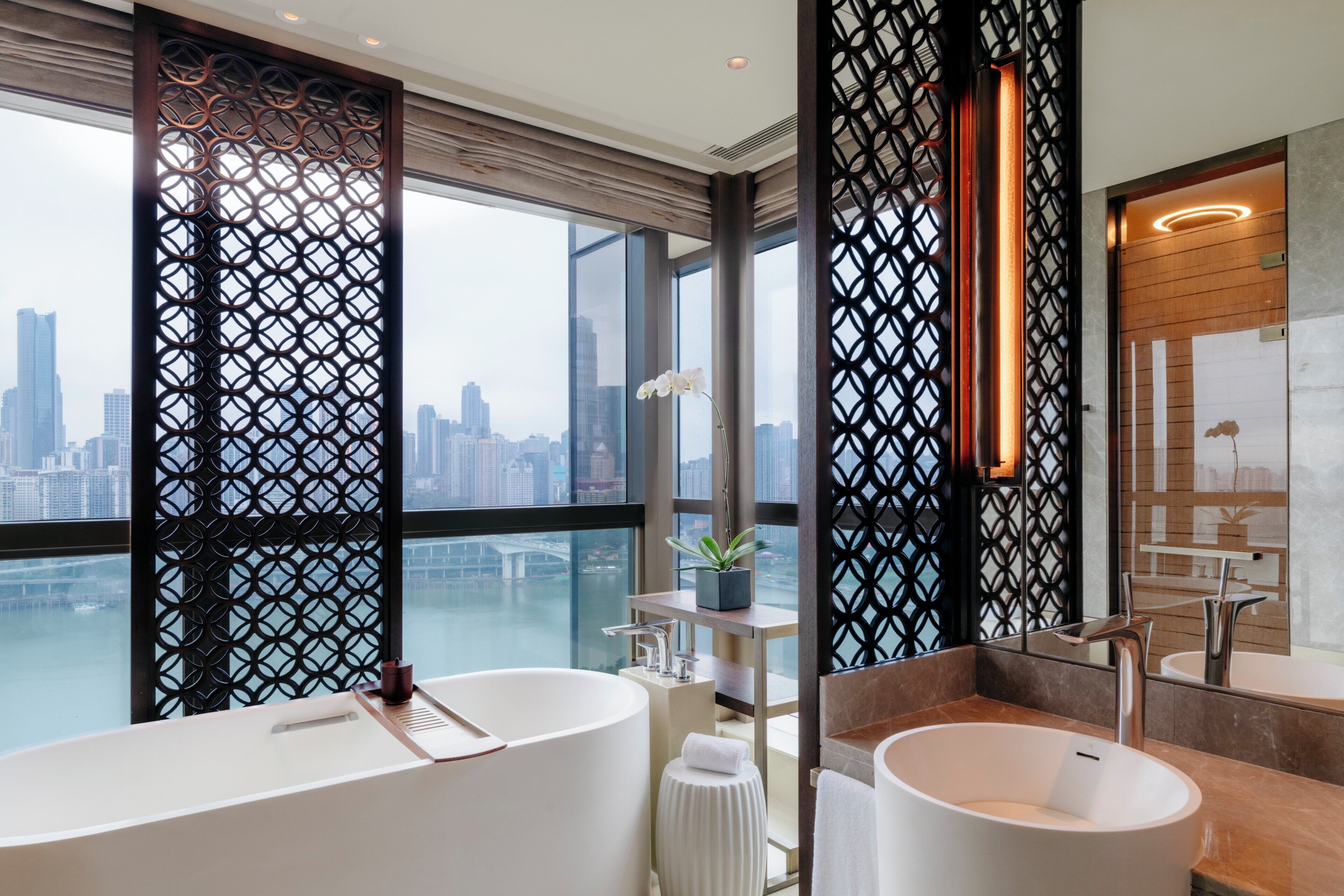 1 bedroom, premium bedding, down duvets, minibar