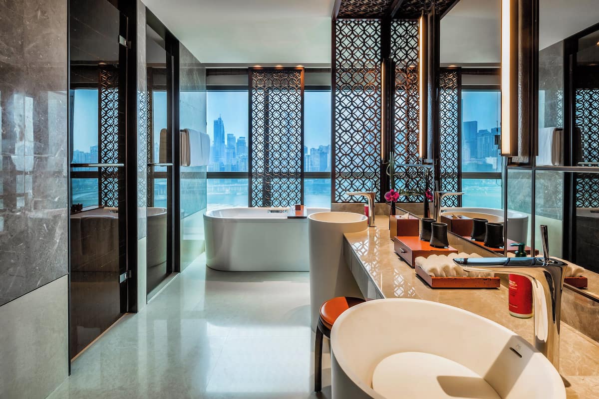 1 bedroom, premium bedding, down duvets, minibar