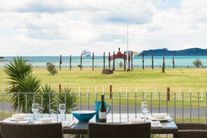 Unclassified image, 5 of 26, button - Waitangi Beach House (Paihia)
