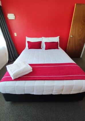 Family House, 2 Bedrooms, Partial Ocean View