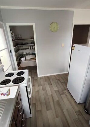 Family House, 2 Bedrooms, Partial Ocean View | Private kitchen
