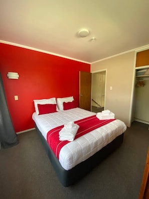 Family House, 4 Bedrooms, Partial Ocean View | 4 bedrooms, iron/ironing board, free WiFi, bed sheets - Waitangi Beach House (Paihia)