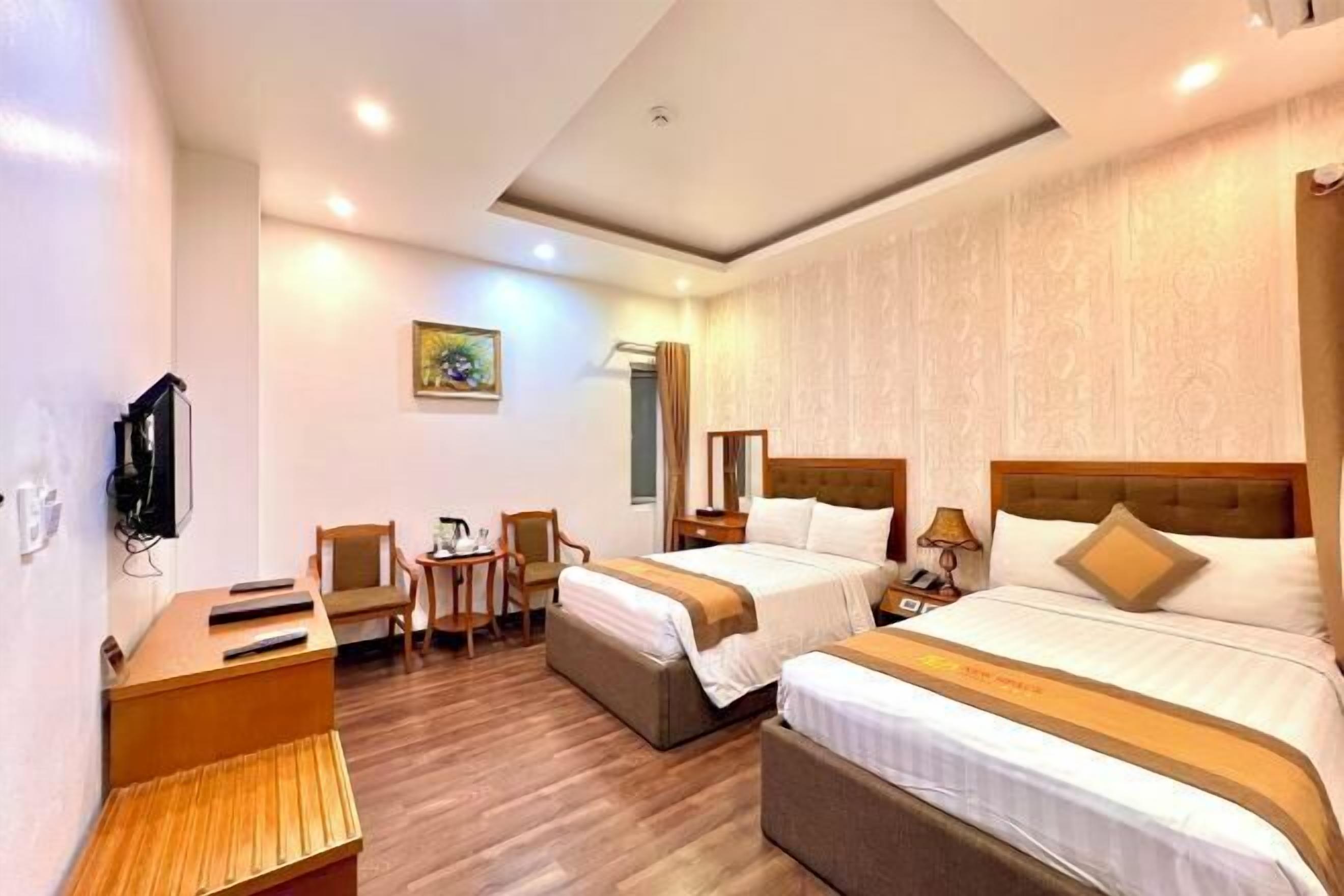 Minibar, brankas, meja kerja, dan Wi-Fi gratis