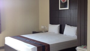 Standard King Size Bed - Green Garden Resort (Nakhon Ratchasima)