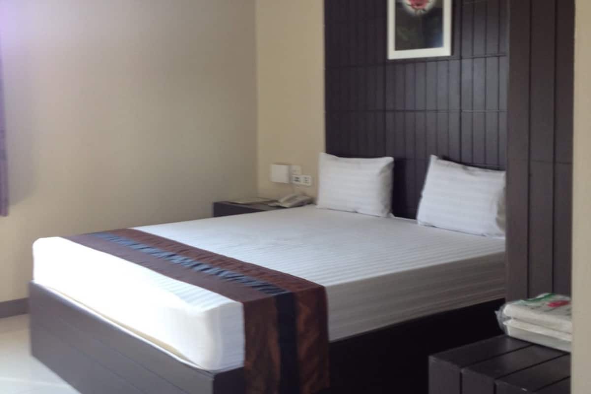 Habitación estándar doble | Escritorio, wifi gratis, ropa de cama