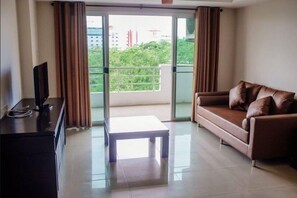 1 Bedroom | Living area | 32-inch LCD TV with cable channels, TV