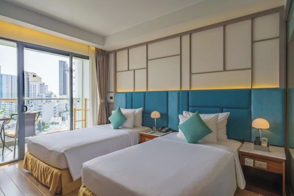 Minibar, in-room safe, desk, blackout curtains