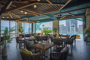 Cocktail bar - Seaesta Nha Trang Hotel (Nha Trang)