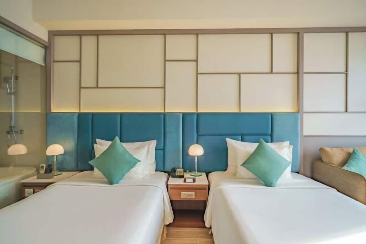 Minibar, in-room safe, desk, blackout curtains