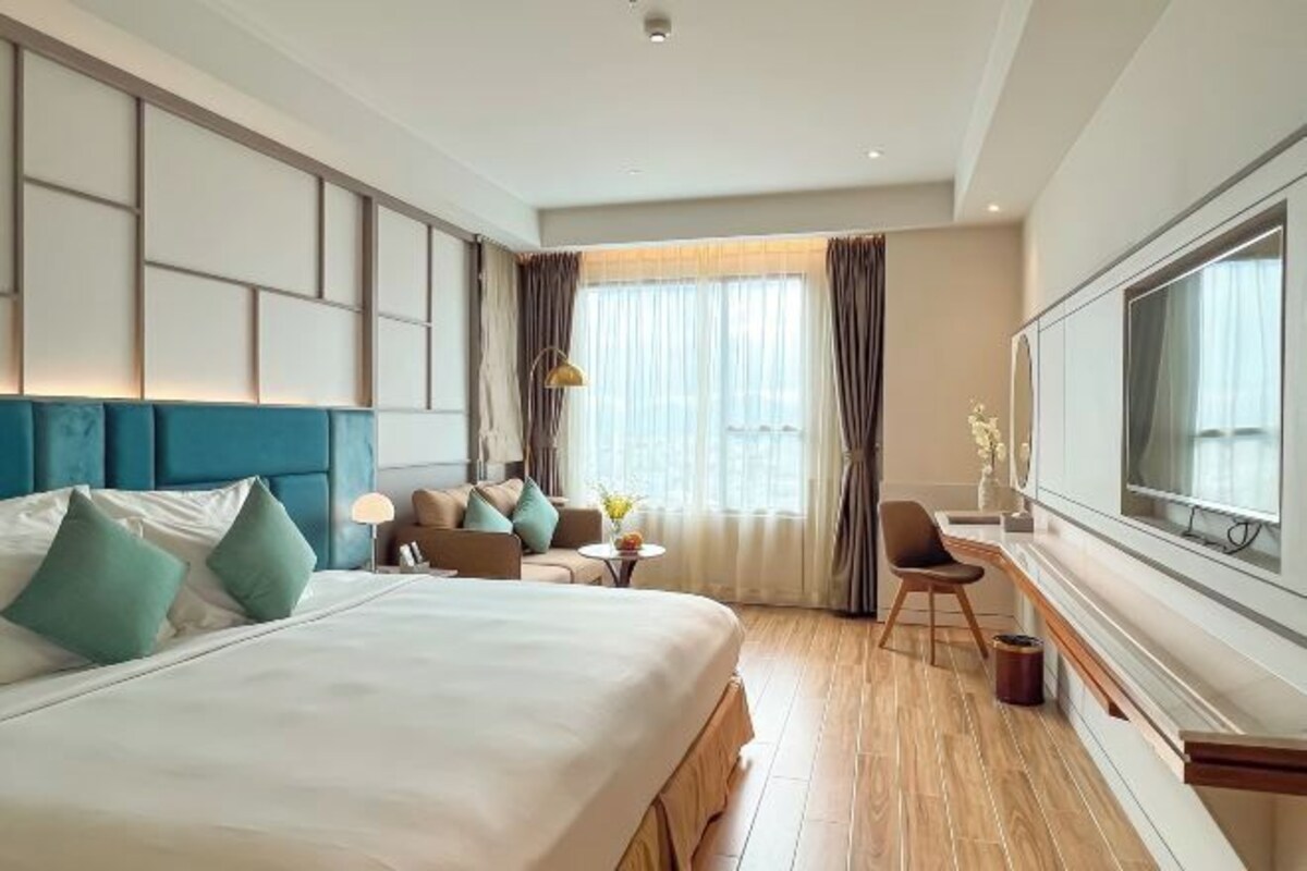 Minibar, in-room safe, desk, blackout curtains