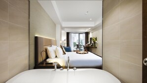 Suite | Minibar, in-room safe, desk, blackout curtains - Seaesta Nha Trang Hotel (Nha Trang)