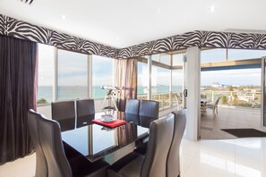 Executive Penthouse, 3 Bedrooms, Ocean View | In-room dining