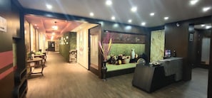 Hot stone massages, deep-tissue massages, massages - Regenta Inn (Vadodara)