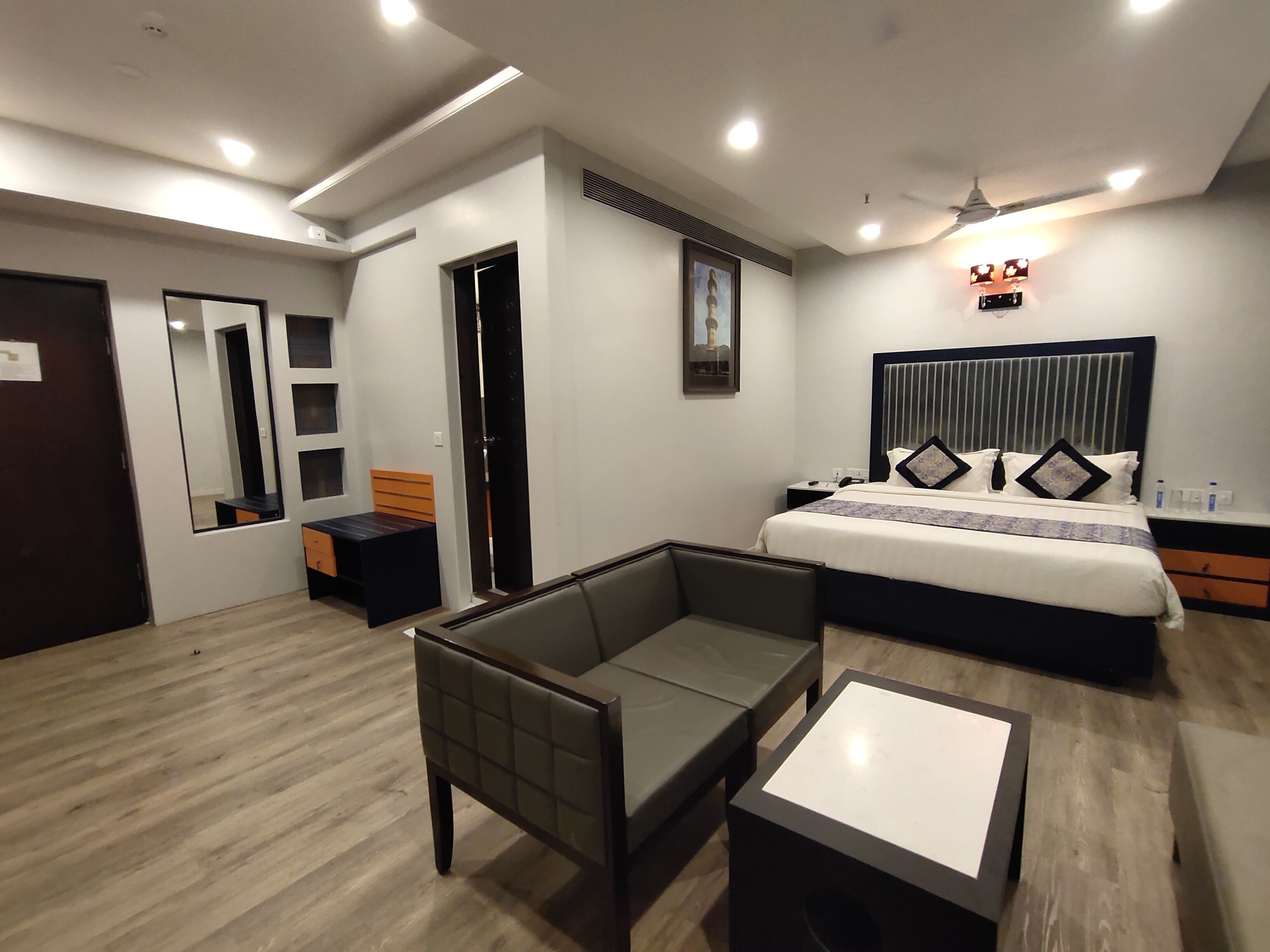 Studio suite | Luxe beddengoed, een minibar, een kluis op de kamer, een bureau