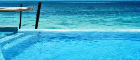 Infinity pool