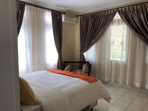 Deluxe Villa, 2 Bedrooms, Mountain View | 1 bedroom, desk, free WiFi