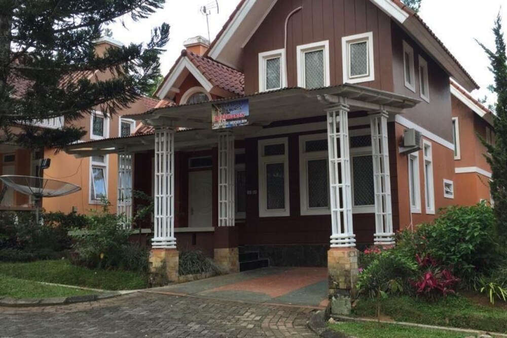 Villa Sofia Kota Bunga Puncak