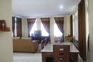 Comfort Villa, 4 Bedrooms, Mountain View | 1 bedroom, desk, free WiFi