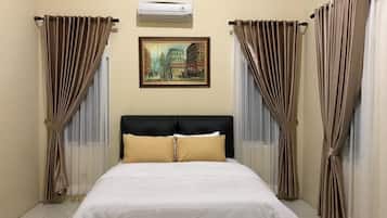 Family Villa, 4 Bedrooms, Mountain View | 1 bedroom, desk, free WiFi