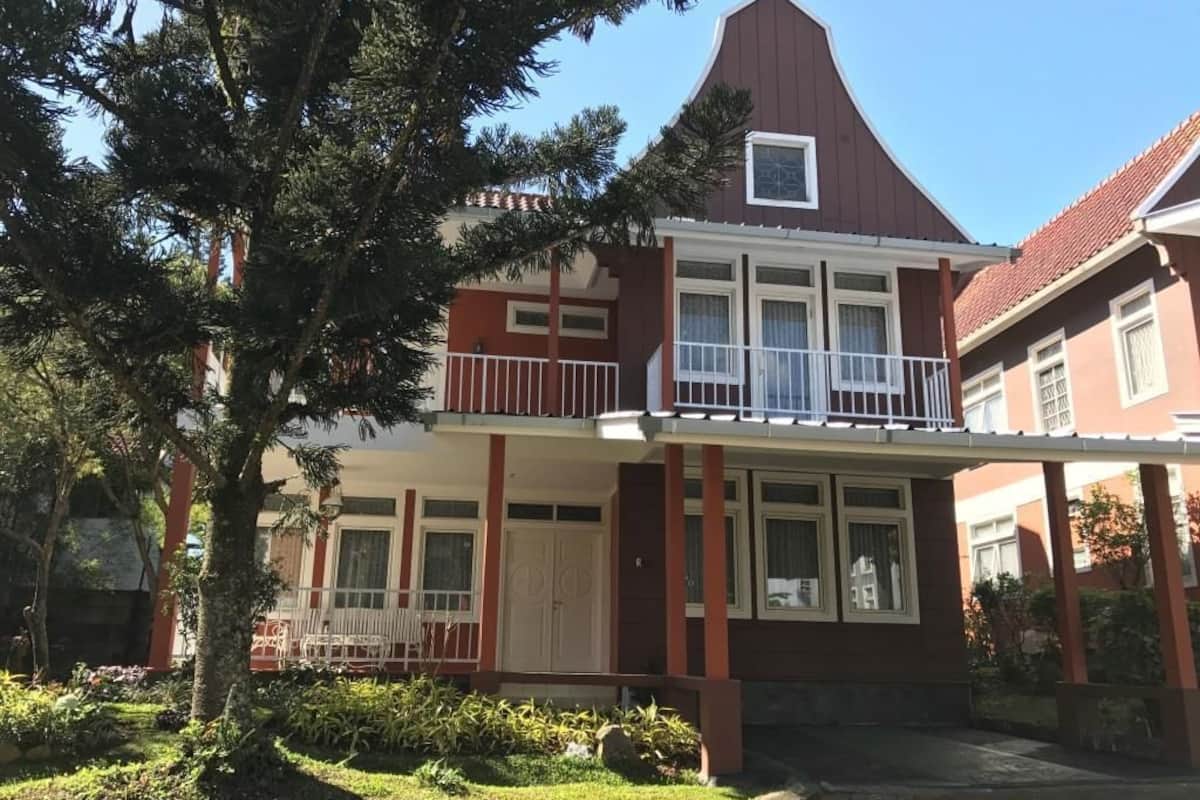 Villa Confort, 4 habitaciones, vista a la montaña | 1 habitación, escritorio y wifi gratis