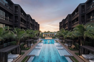 2 outdoor pools, open 6:00 AM to 10:00 PM, free cabanas, sun loungers