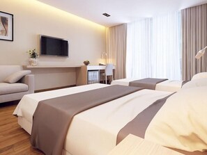 Minibar, in-room safe, desk, blackout curtains - Stella Maris Nha Trang Hotel (Nha Trang)