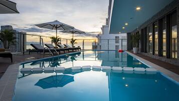 Outdoor pool, pool umbrellas, sun loungers