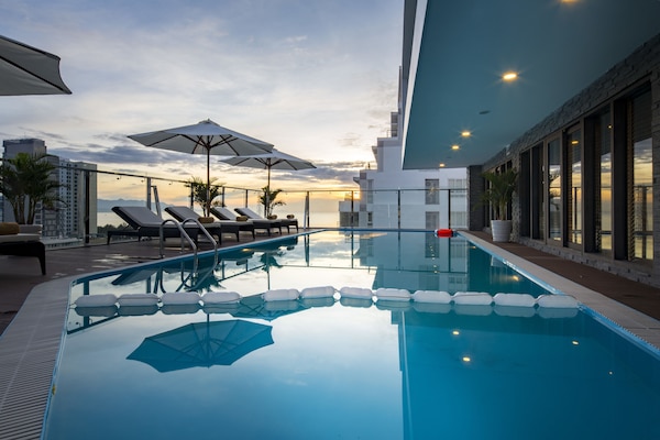 Outdoor pool, pool umbrellas, sun loungers
