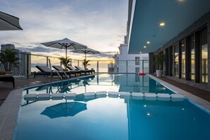 Rooftop pool - Stella Maris Nha Trang Hotel (Nha Trang)