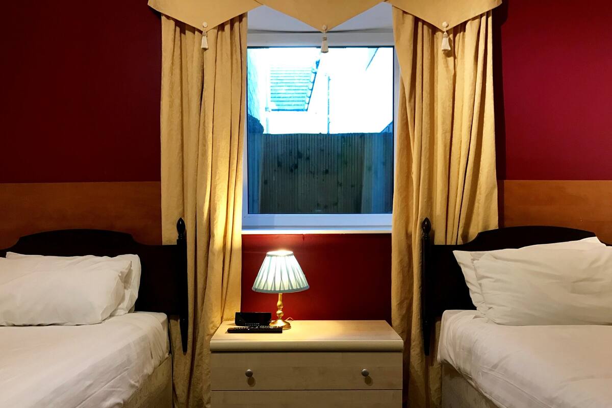Zweibettzimmer, Gemeinschaftsbad