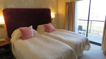 Twin Room, Balcony, Sea View | Desk, iron/ironing board, free WiFi, bed sheets