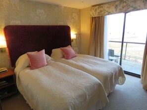 Desk, iron/ironing board, free WiFi, bed sheets - The Bay Horse Hotel and Restaurant (Ulverston)