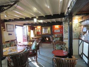 Bar (en el alojamiento)
