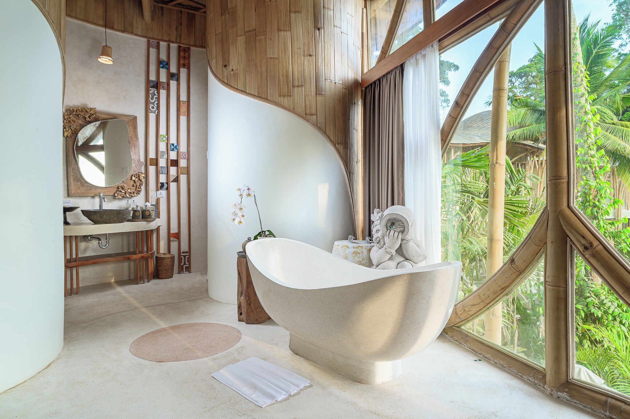 royal duplex villa | bathroom | separate bathtub and shower, deep-soaking bathtub, free toiletries