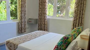 Apartment | In-room safe, laptop workspace, iron/ironing board, free WiFi