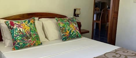 In-room safe, laptop workspace, iron/ironing board, free WiFi