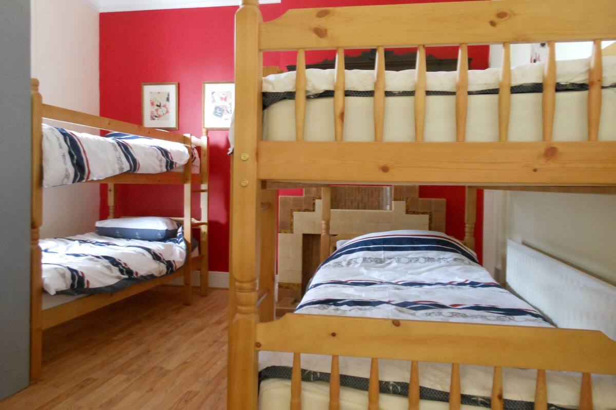 Dortoir Partagé, dortoir mixte (1 Bed of 6)