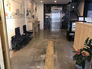 Interior entrance - Jeonju Hostel (Jeonju)