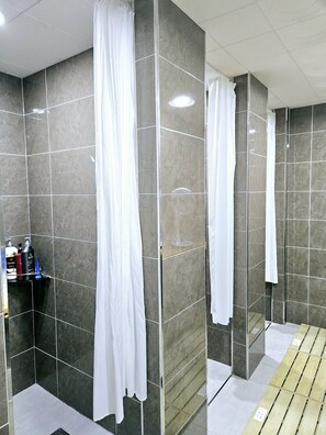 Shower, free toiletries, hair dryer, slippers - Jeonju Hostel (Jeonju)