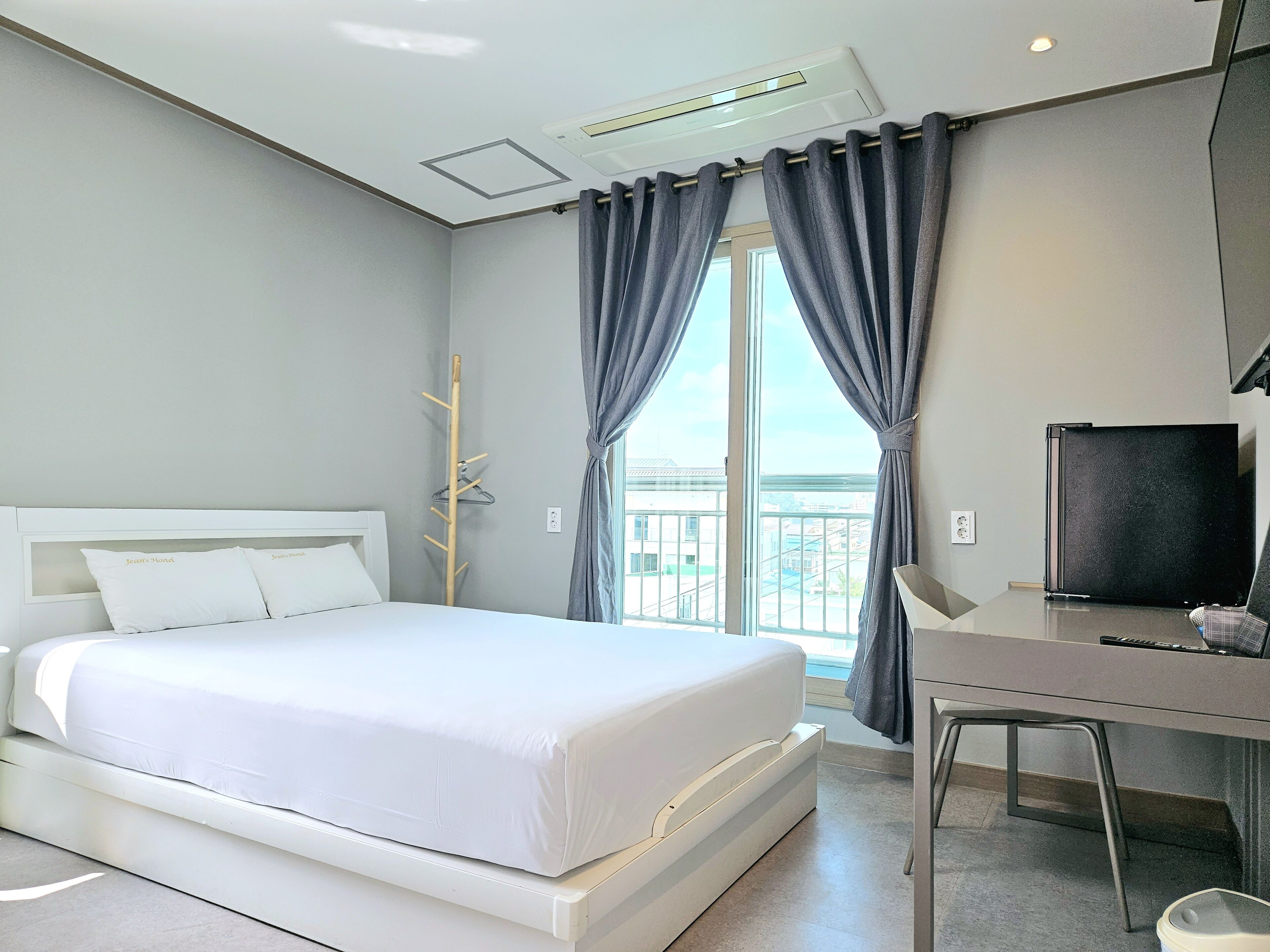 책상, 노트북 작업 공간, 암막 커튼, 무료 WiFi