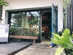 Property entrance - The Bloom Hostel (Chiang Mai)