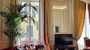 Royal Suite, Balcony, City View | Living area