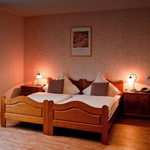 Escritorio, cunas, camas extra y wifi gratis 