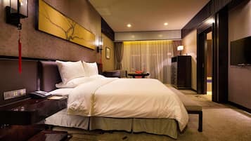 غرفة بريمير - بمغطس ساخن | أغطية فراش متميزة وميني بار وخزنة داخل الغرفة ومكتب