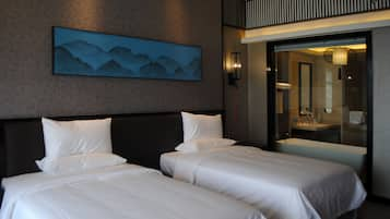 Deluxe Room | Premium bedding, minibar, in-room safe, desk