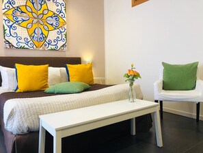 أغطية فراش متميزة ومكتب ومكواة/لوح كي وأسرّة أطفال/رضّع