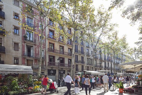 Apartments Ramblas 108 – Affordable hotel in Barcelona